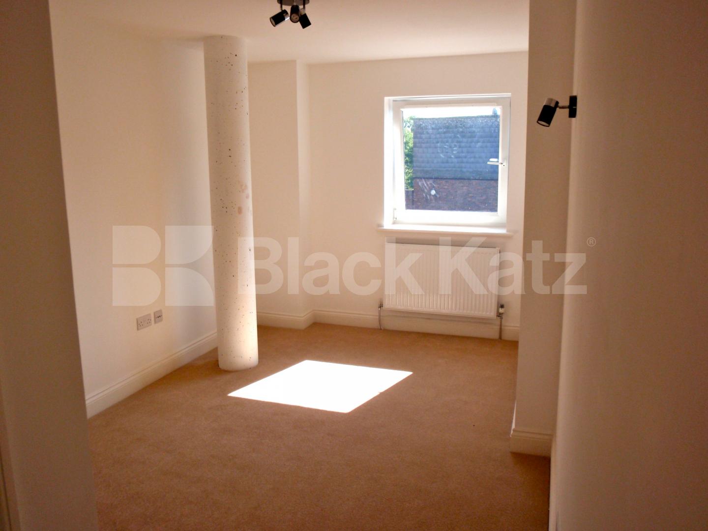 			NEW INSTRUCTION, 2 Bedroom, 1 bath, 1 reception Apartment			 Crescent Lane, Clapham